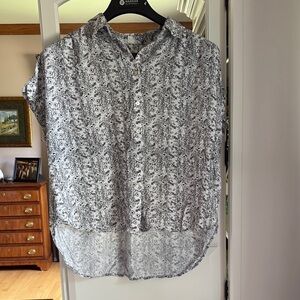 Jane & Delancey Black and White Floral Button Down Shirt large